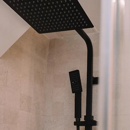 Elegancia Y Diseno En By Apartmán