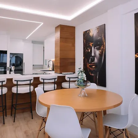 Elegancia Y Diseno En By Apartmán