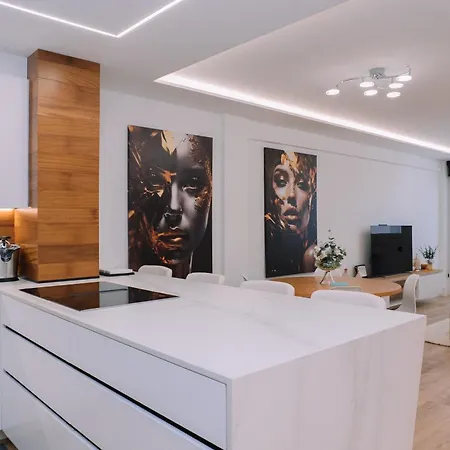 Elegancia Y Diseno En By Apartmán