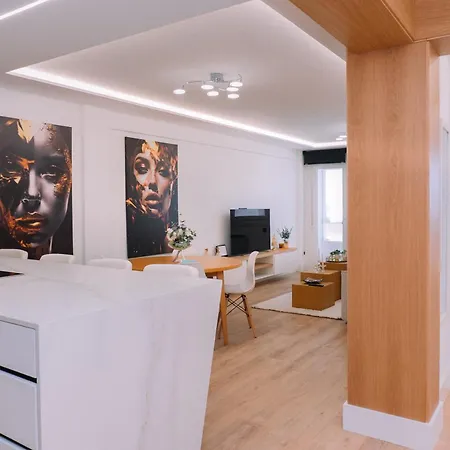 Elegancia Y Diseno En By Apartmán Vigo