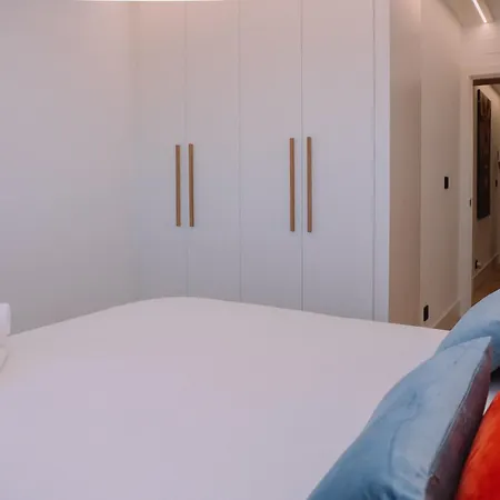 Elegancia Y Diseno En By Apartmán