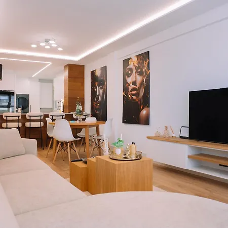 Elegancia Y Diseno En By Apartmán